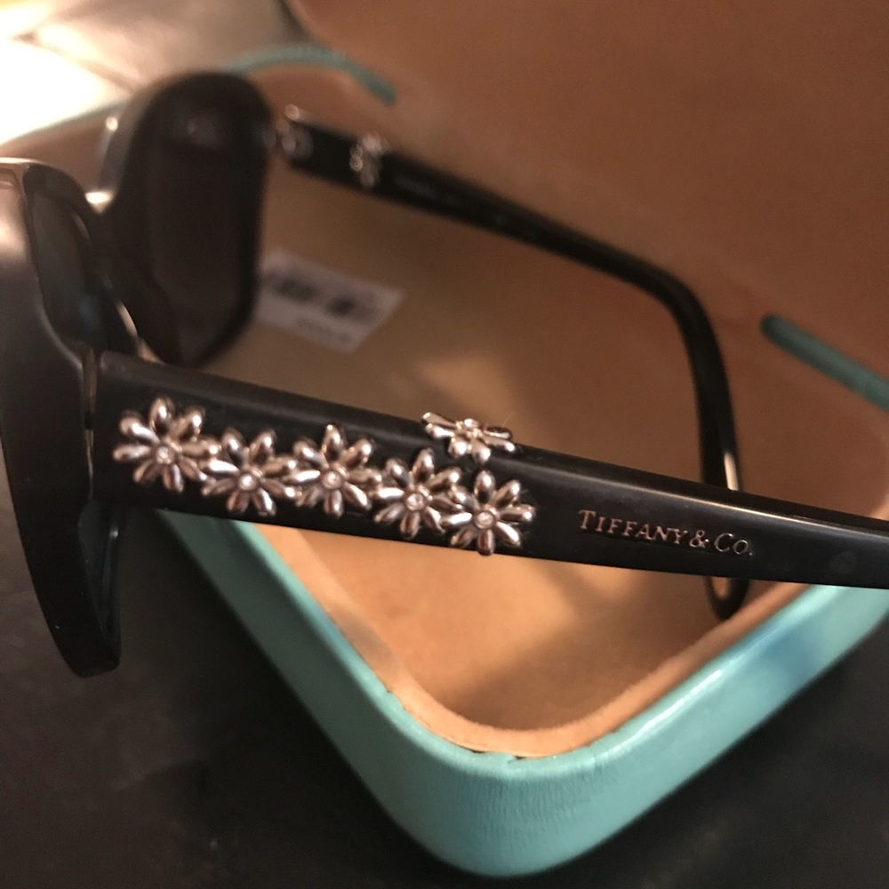 Polarized Daisy Sunglasses by Tiffany & Co.